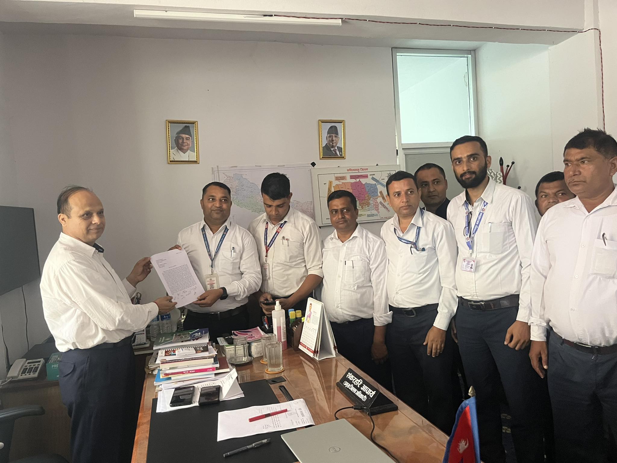 स्थानिय तहका कर्मचारीद्वारा प्रजिअ मार्फत प्रधानमन्त्रीलाई ज्ञापन, माग सम्बोधन नभए आन्दोलन गर्ने चेतावनी