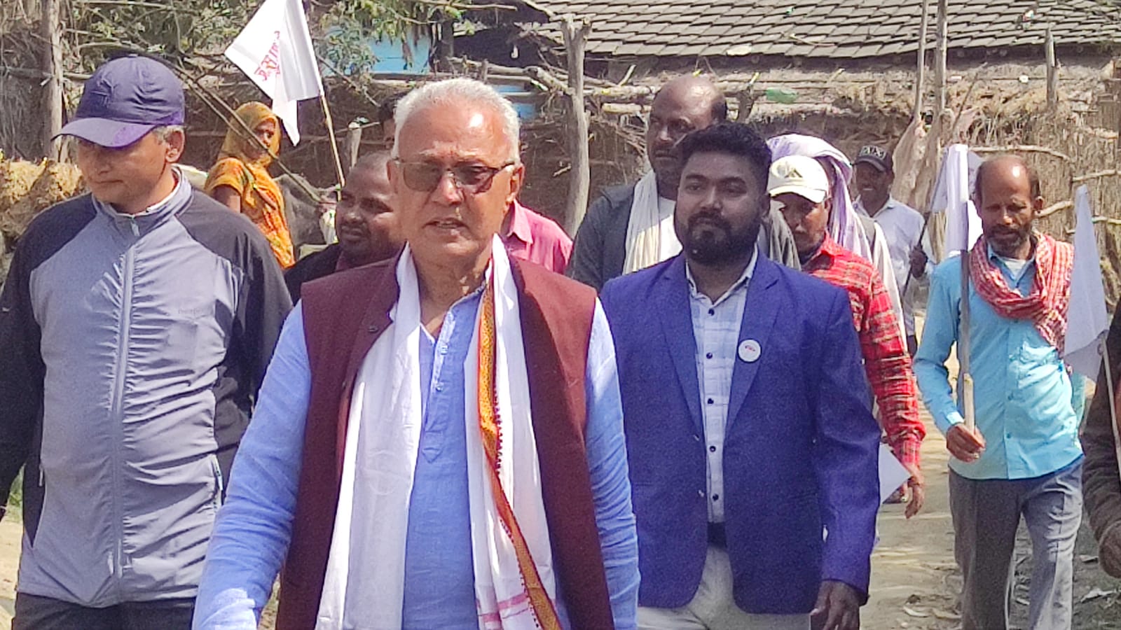 धनुषा–१ मा घरदैलो अभियान तीव्र, धनुषाधाम–२ मा मतदातासँग भेटघाट